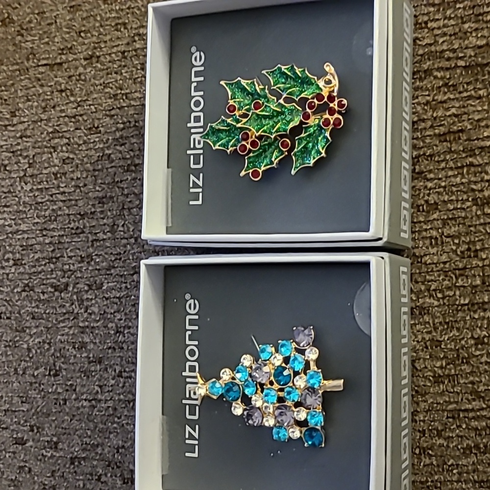 2 ITEMS:  LIZ CLAIBORNE BEAUTIFUL HOLIDAY PINS WITH GIFT BOXES BUNDLE OF 2